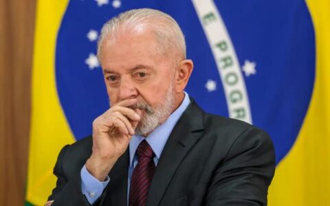 Lula deve visitar Porto Alegre e receberá direção da Anfavea no Planalto, informa Padilha