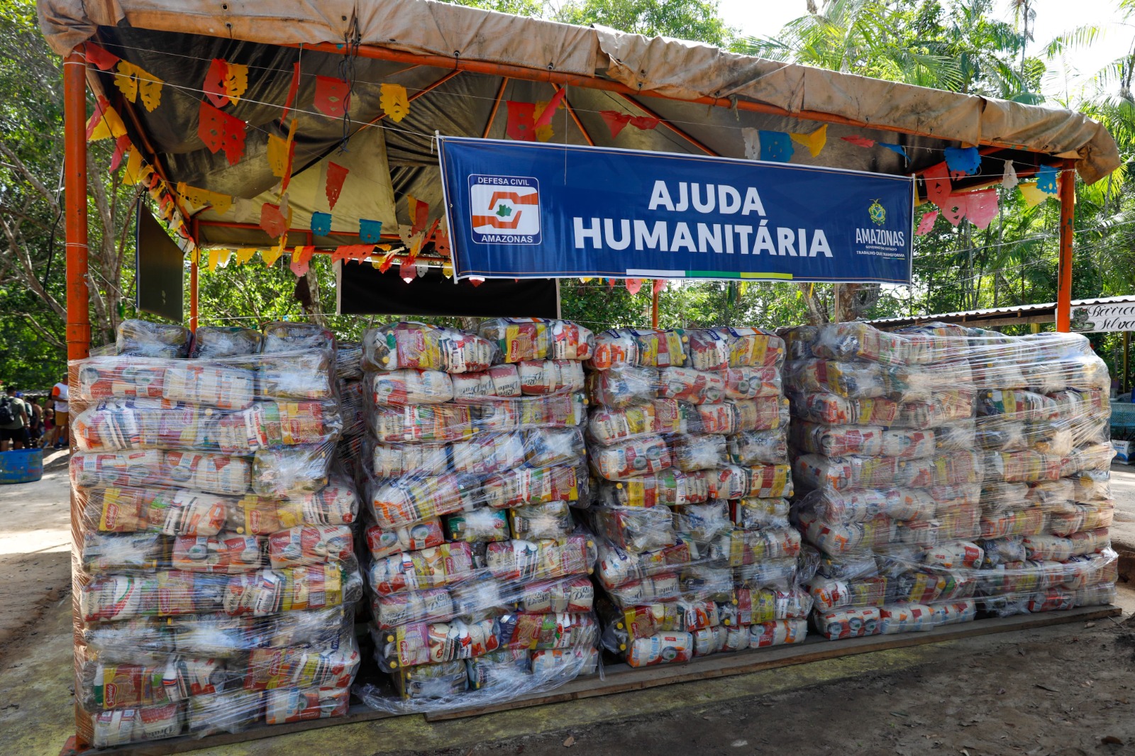governo-entrega-ajuda-humanita