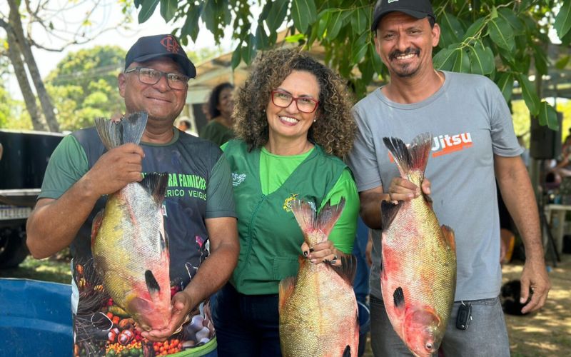 Mutirão de serviços do Governo inclui doação de peixes na zona rural de Manaus