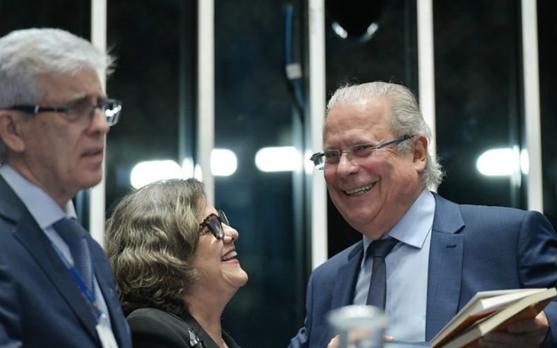 parlamentares-do-am-evitam-com