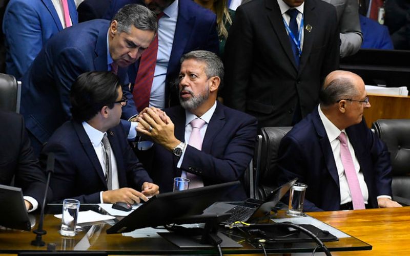 stf-e-congresso-se-reunem-para