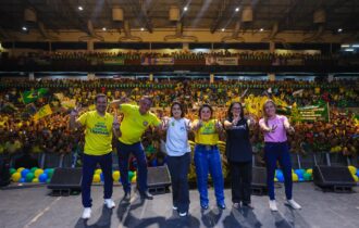 'Temos um sonho para Manaus', diz Damares em discurso durante comício de Bolsonaro e Alberto Neto