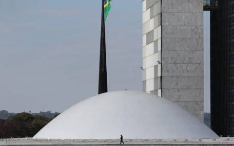 Bets são cassinos instalados dentro das casas, diz presidente da CPI