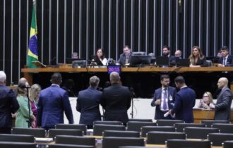 Deputados votam requerimento de urgência para aprovação da regulamentação das emendas parlamentares