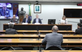 Comissão de juristas entrega anteprojeto à Câmara