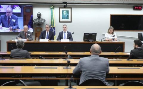 Comissão de juristas entrega anteprojeto à Câmara