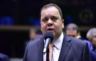 Elmar Nascimento assume relatoria do PLP das emendas