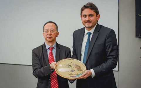 Governo assina acordo com empresa chinesa que oferecerá internet como a da Starlink, de Musk