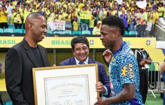 Símbolo do antirracismo, Vini Jr descobre ancestralidade em Camarões
