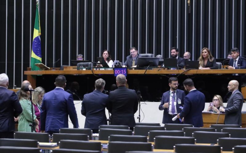 Deputados votam requerimento de urgência para aprovação da regulamentação das emendas parlamentares
