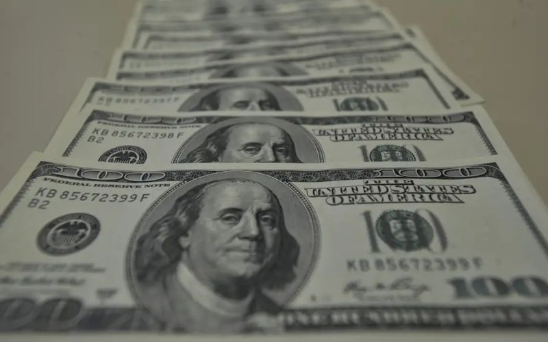 dolar-sobe-com-exterior-e-espe