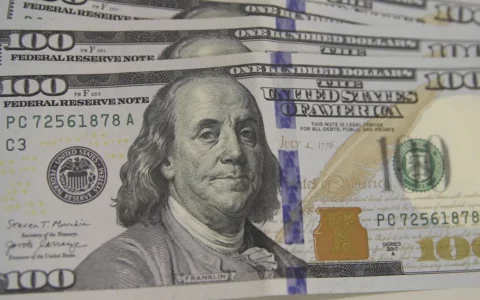 dolar-sobe-para-r-587-e-fecha-