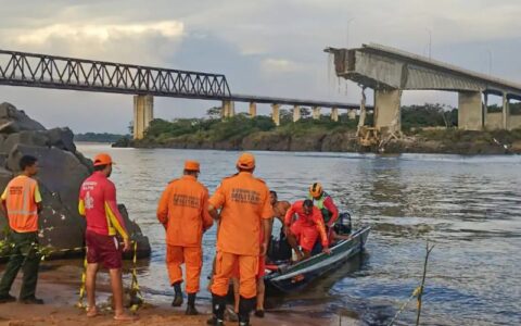 Chega a oito o número de mortes confirmadas após queda de ponte