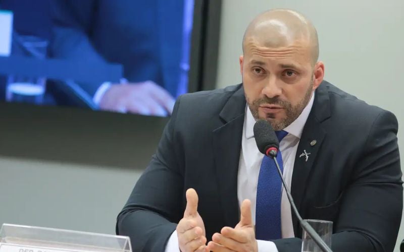 Moraes diz que Daniel Silveira foi a shopping e pede explicações