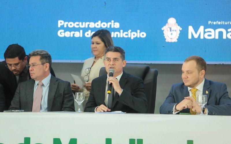 autoridades-recebem-medalha-do