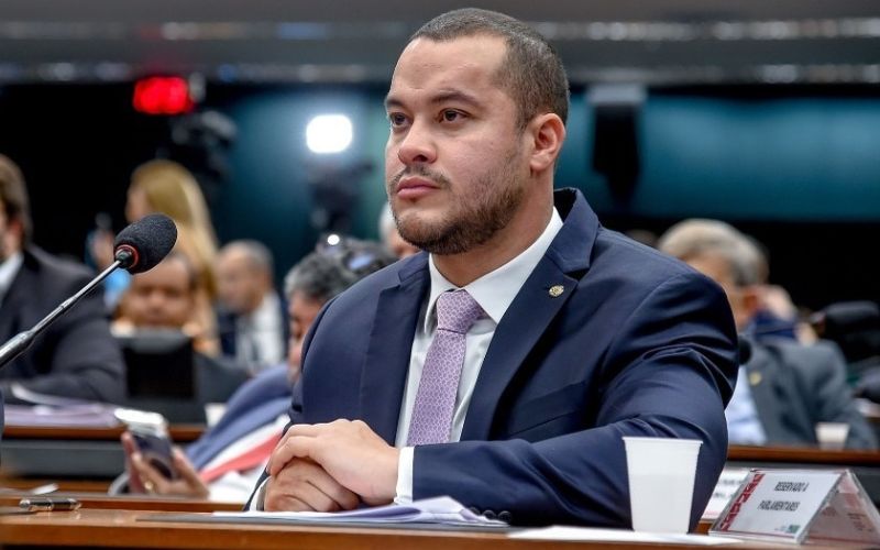 Adail Filho vota a favor da castração química - Foto: Reprodução/Instagram @republicanos10nacamara