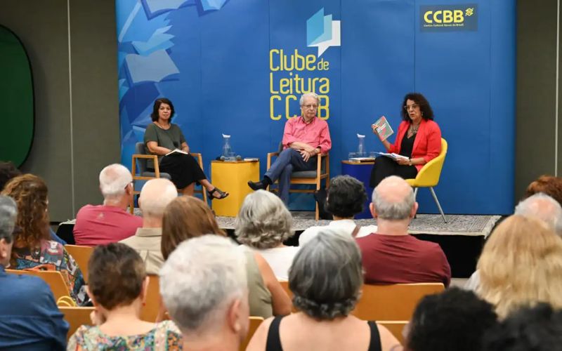 clubes-de-livros-estimulam-lei