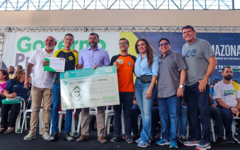 CNH e certificações foram entregues em evento - Foto: Divulgação/Detran-AM