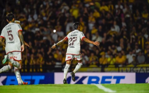 flamengo-goleia-criciuma-e-aju
