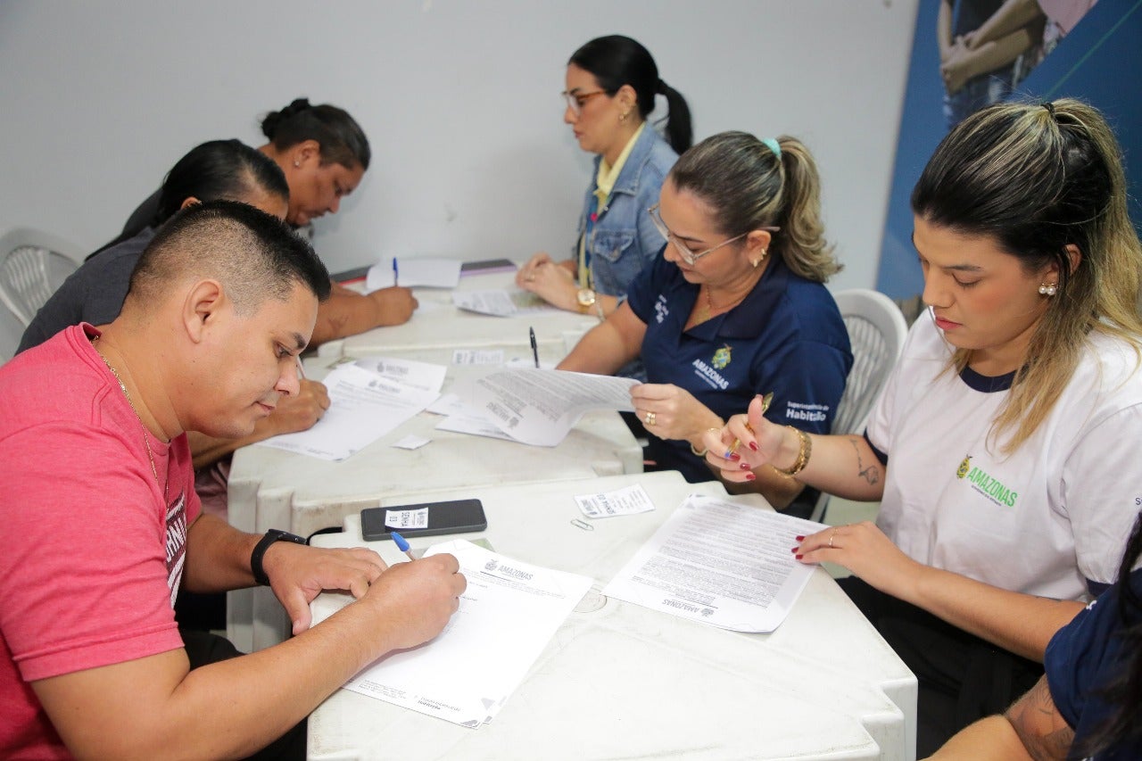 Wilson Lima reassenta 175 famílias das comunidades da Sharp e Manaus 2000 com soluções de moradia