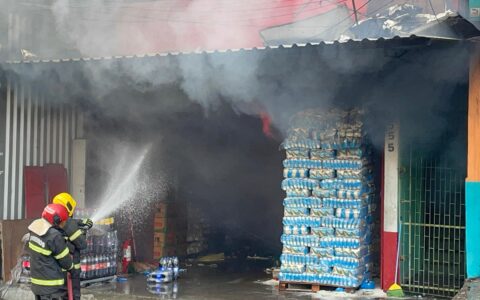 Incêndio na rua Fuxico - Foto: Celso Maia/AM1