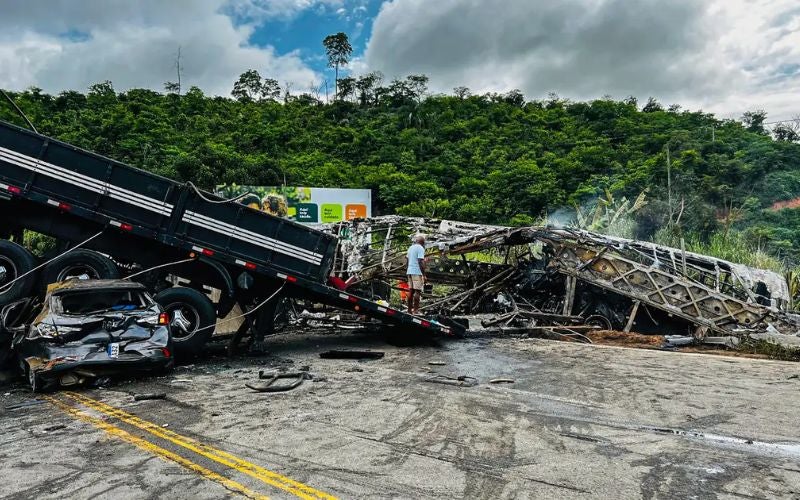 Motorista de carreta envolvida em acidente se apresenta à polícia