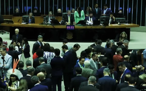 relator-muda-regras-na-pec-do-