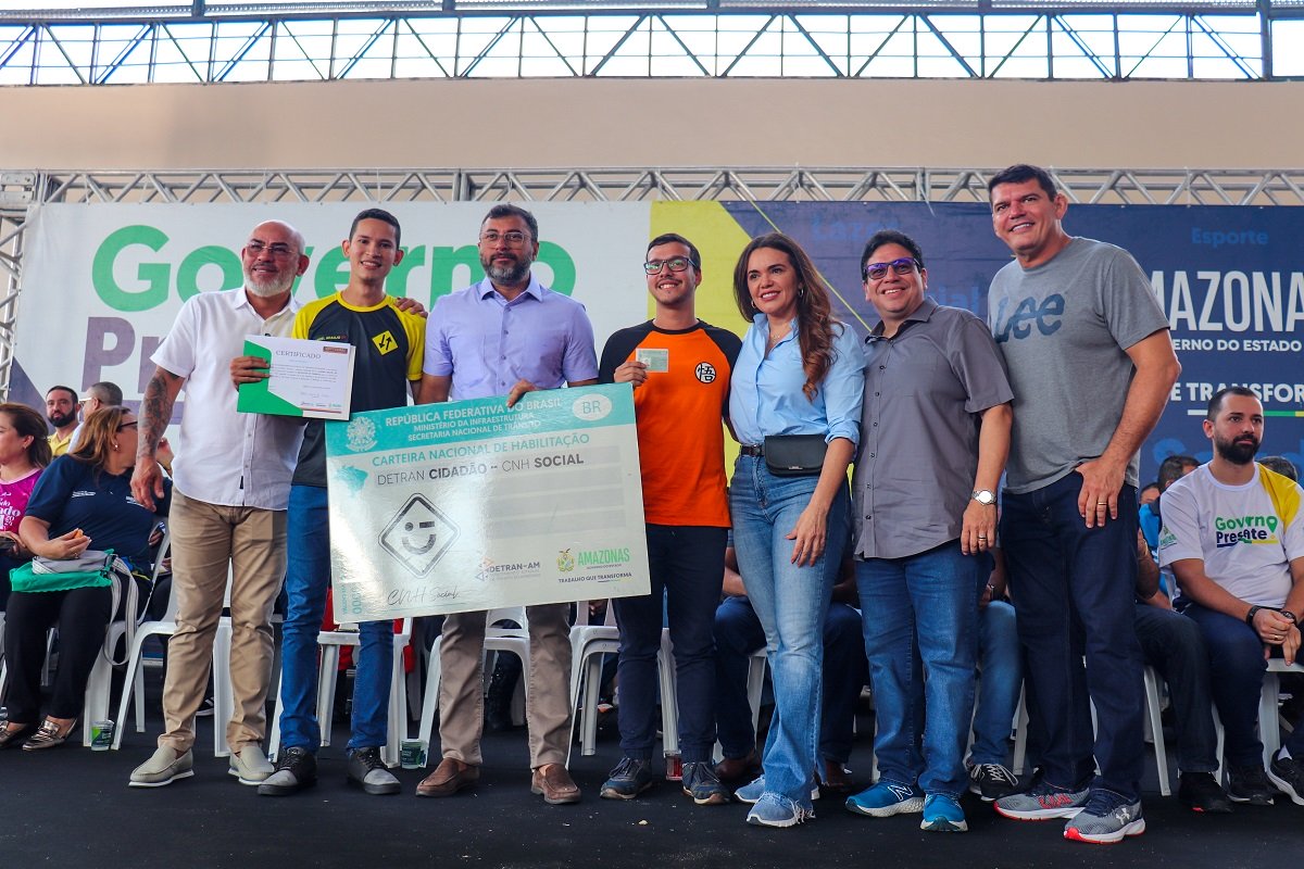 CNH e certificações foram entregues em evento - Foto: Divulgação/Detran-AM