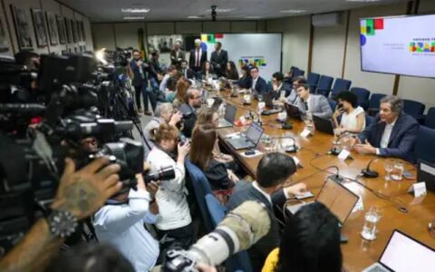 Haddad diz que BC precisa buscar nível de equilíbrio do dólar