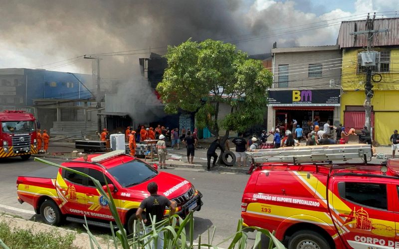 Incêndio na rua Fuxico - Foto: Celso Maia/AM1