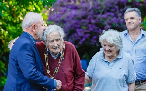 lula-condecora-pepe-mujica-e-o