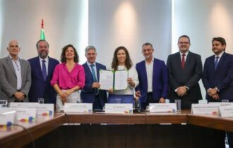 Ministros assinam acordos de cooperação para modernizar estatais