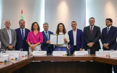 Ministros assinam acordos de cooperação para modernizar estatais