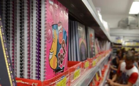 Gastos com material escolar impactam orçamento de 85% das famílias