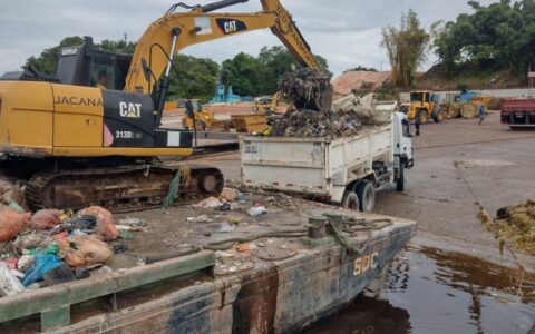 Prefeitura remove cerca de 348 toneladas de lixo e recupera rios com operação de limpeza