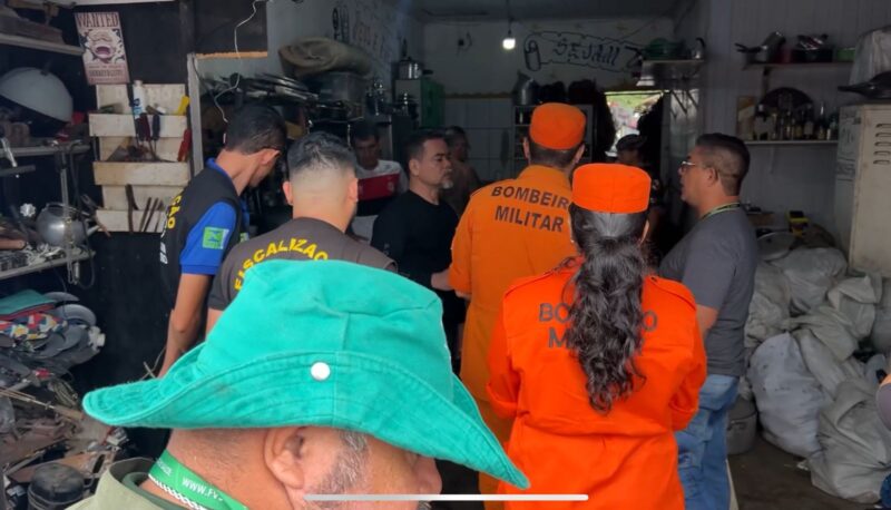 CIF fiscaliza e interdita estabelecimentos de sucatas no bairro Redenção