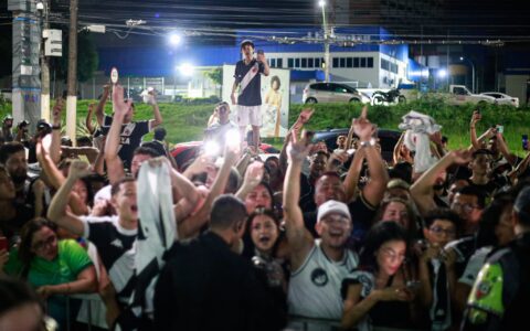 elenco-do-vasco-chega-a-manaus