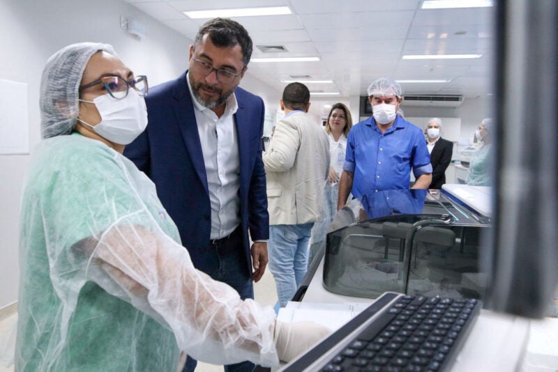 Governador Wilson Lima moderniza e amplia capacidade de laboratório do Hospital Delphina Aziz com novos equipamentos