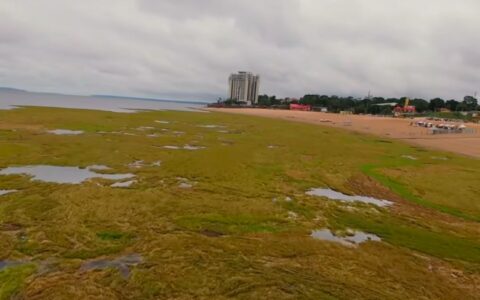 praia-da-ponta-negra-e-tomada-