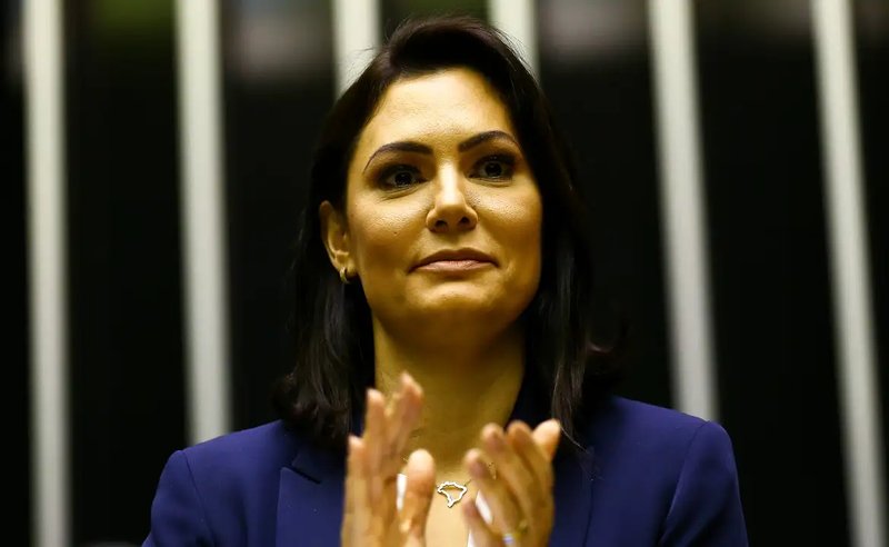 STJ aceita recurso e ação de Michelle Bolsonaro contra revista vai para o STF