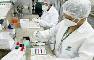 Processos laboratorais no Amazonas - Foto: Girlene Medeiros/FVS-RCP