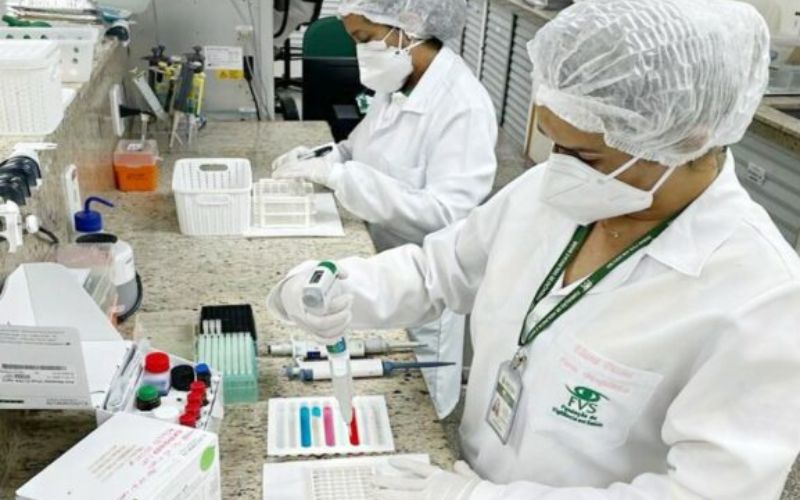 Processos laboratorais no Amazonas - Foto: Girlene Medeiros/FVS-RCP