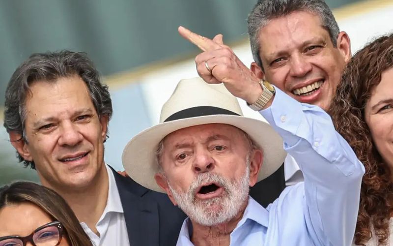 pressionado-lula-retoma-trabal
