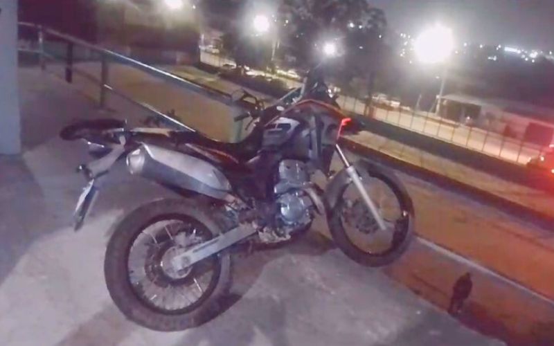video-motociclista-morre-ao-co