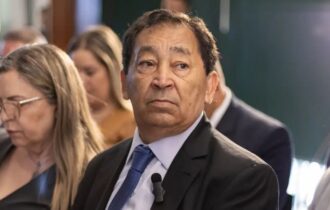 Ex-prefeito ficou surpreso com possível atentado forjado, diz defesa