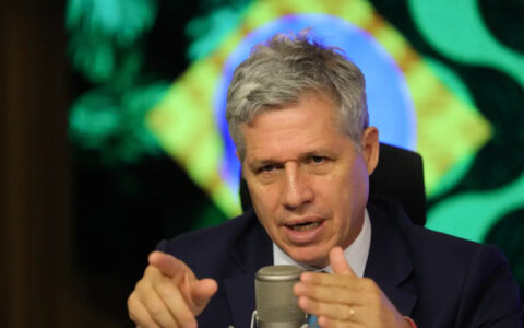 Alimentos estão mais baratos, mas preços devem cair mais, diz ministro