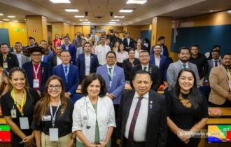 com-recursos-travados-prefeito