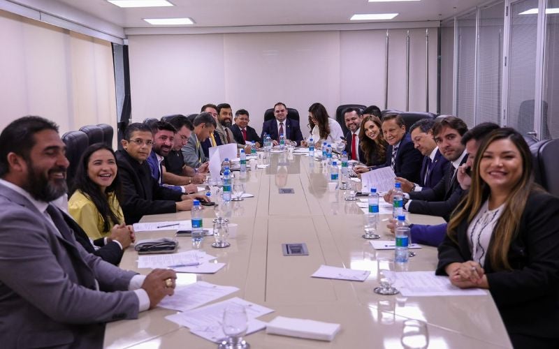 Como ficam as comissões da Aleam? Roberto Cidade lidera reunião e define nova composição