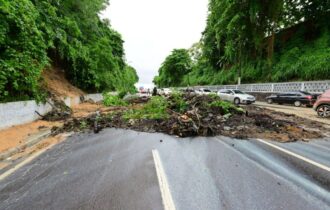 desbarrancamento-na-avenida-ma