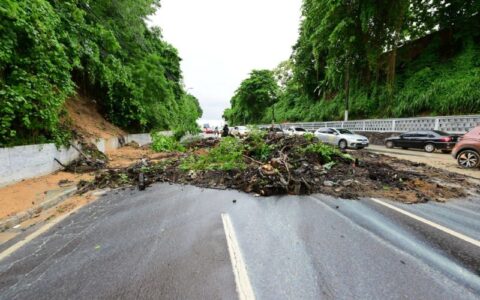 desbarrancamento-na-avenida-ma